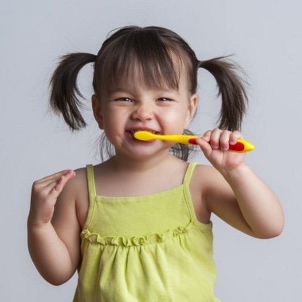 Use Toothbrushes That Are Best For You and Your Kids
